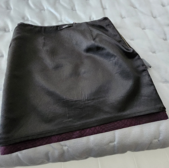 Tahari skirt - Picture 9 of 9